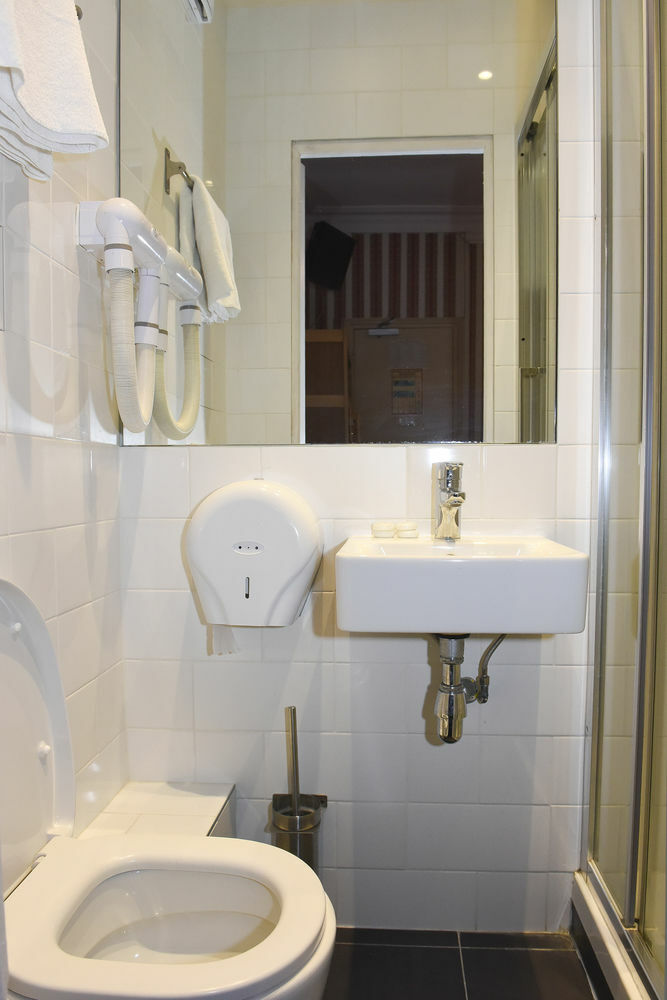 Sully Hotel Parigi Esterno foto
